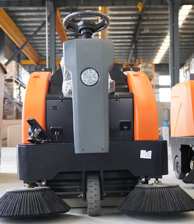 榮事達駕駛式掃地車 榮事達駕駛式掃地車.jpg