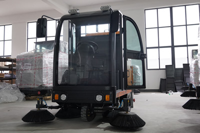 榮事達電動掃地機與燃油有什么區(qū)別 榮事達電動掃地機與燃油有什么區(qū)別.jpg